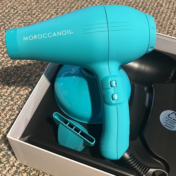 Moroccanoil hairdryer. Open box and appears unused. Best offer - Picture 3 of 4
